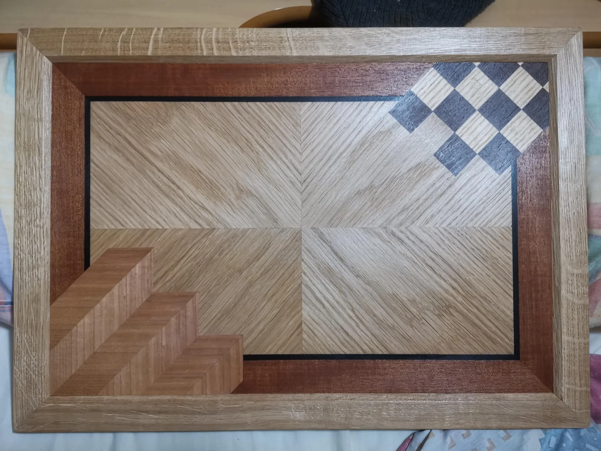 Plateau avec incrustations