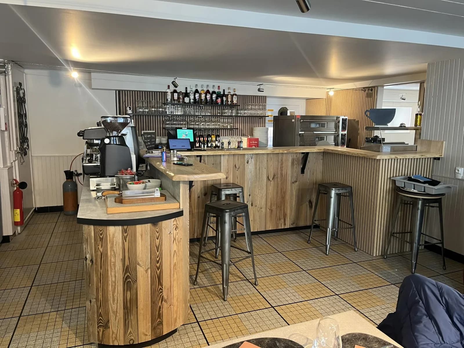 Bar de restaurant, 2